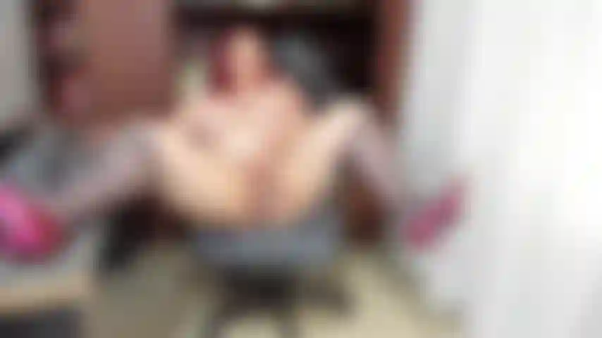 Come enjoy my masturbation in the office