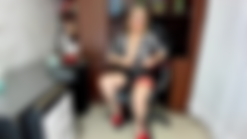 Hot secretary ready to fuck the office.