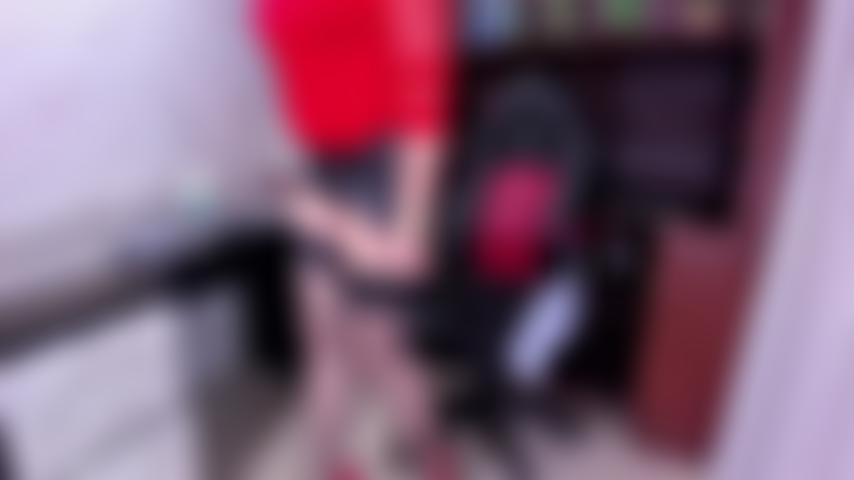 I_like_to_be_alone_in_the_office_to_masturbate.