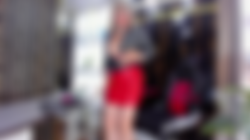 Red_leather_skirt_in_the_office.