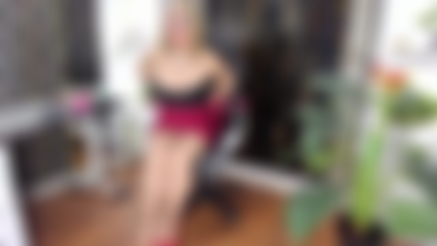 You want to fuck with a hot mature in the office.