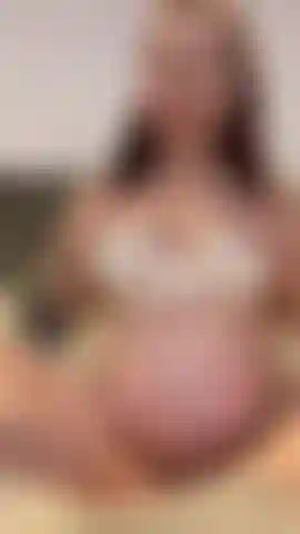 39 weeks pregnant squeezing out my colostrum