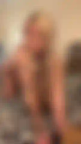 Cum have a sneaky peak at me having a play and cuming with my toy.  she got so wet. 💦