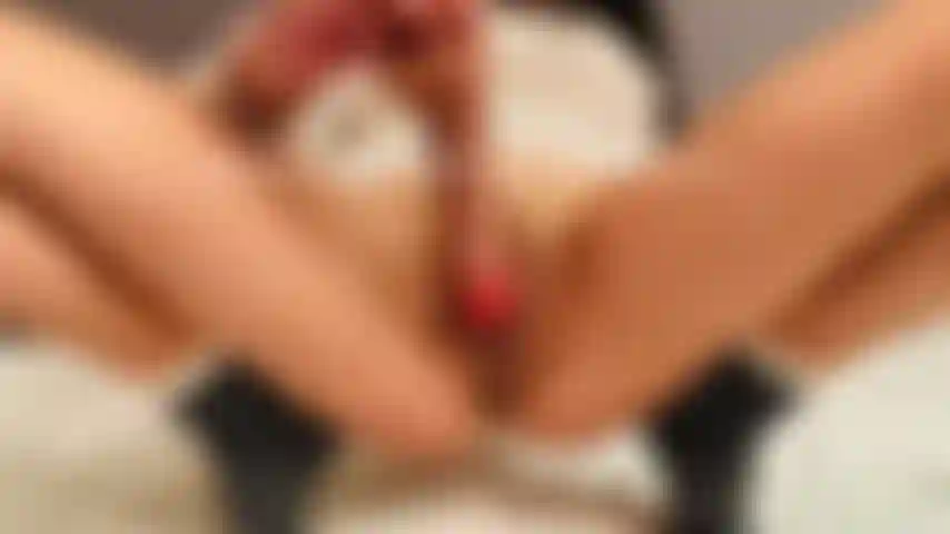 Fucking my pussy till i squirt and almost hit my camera.