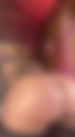 Little hotwife comes and squirt over a bbc.