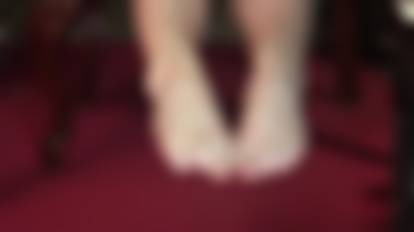 Mistress Vivian wiggles and spreads here beautiful bare toes.