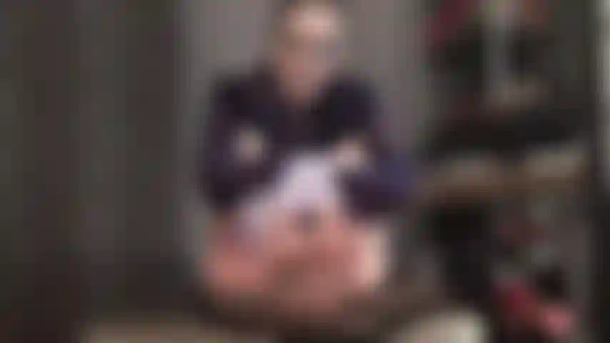 Your biggest weakness: mistress vivian's soft and smooth bare feet - under her gaze you are tempted with perfect wrinkled soles and little toes.