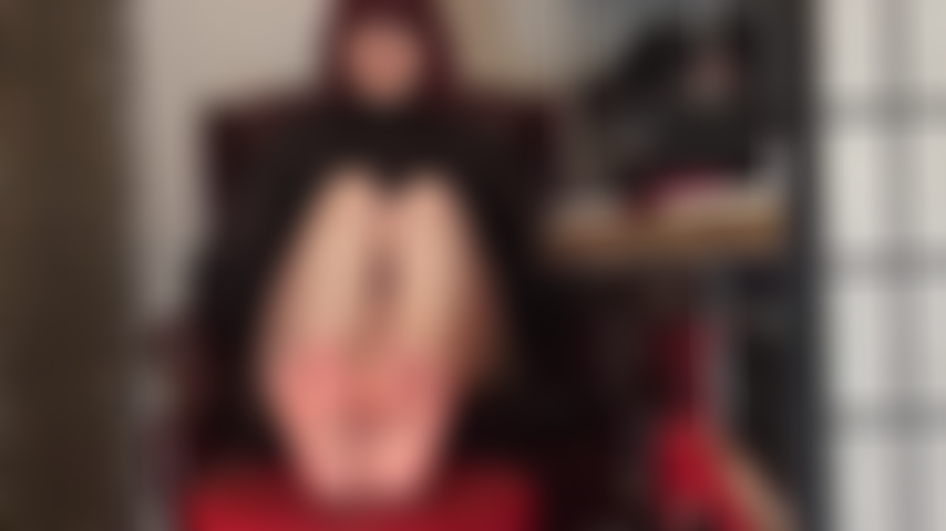 You can't get enough of mistress' perfect bare feet.