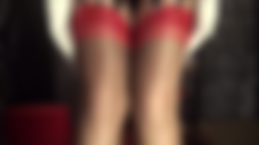 Vintage stockings make the cock sucker weak - Mistress Vivian dressed in white satin and fully fashioned stockings and 12-strap garter belt shows you just how she enjoys to use your bitch throat.