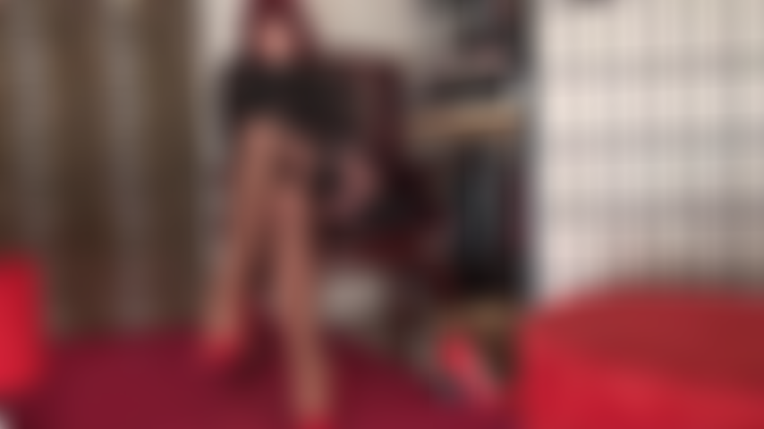 Silky stocking seduction - mistress vivian knows how you can't keep your eyes off her legs and feet when they are clad in nylon layers, stockings and garters.