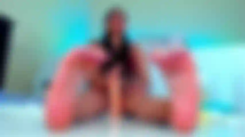 Handjob with my hands with a perfect view of the soles of my feet