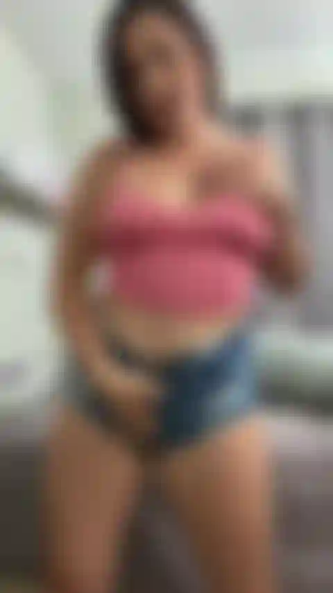 Sweet n slutty Morgan strips down from her daisy dukes and rubs her wet pussy!