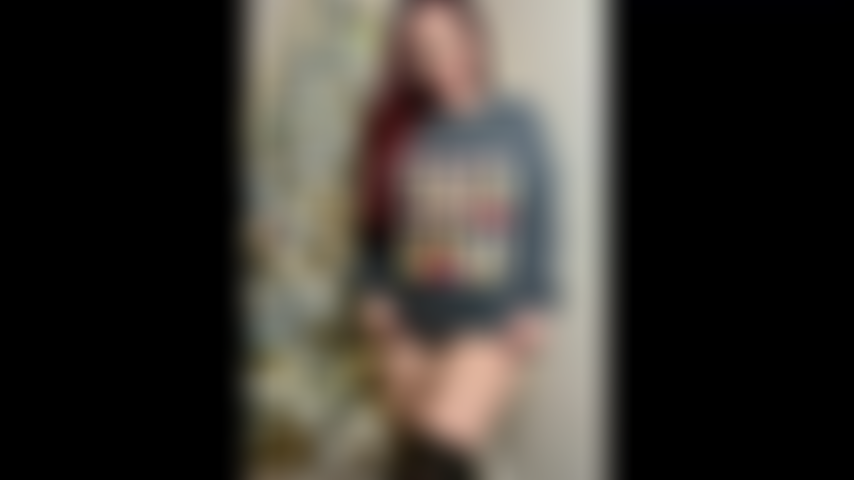 Holiday photoset slideshow plus bonus anal clip!! Santa left something sweet in my stocking and i know the perfect place to put it!!