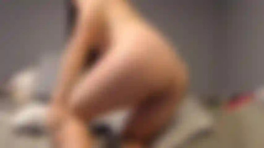 Gold Show fun! Oil, dildo riding, butt plug, & DP!!