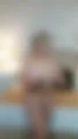 TWERKING with oil in my ass