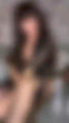 My pretty feet stroking that thick pole.