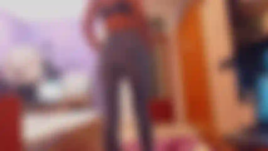 showing you my ass in tight jeans