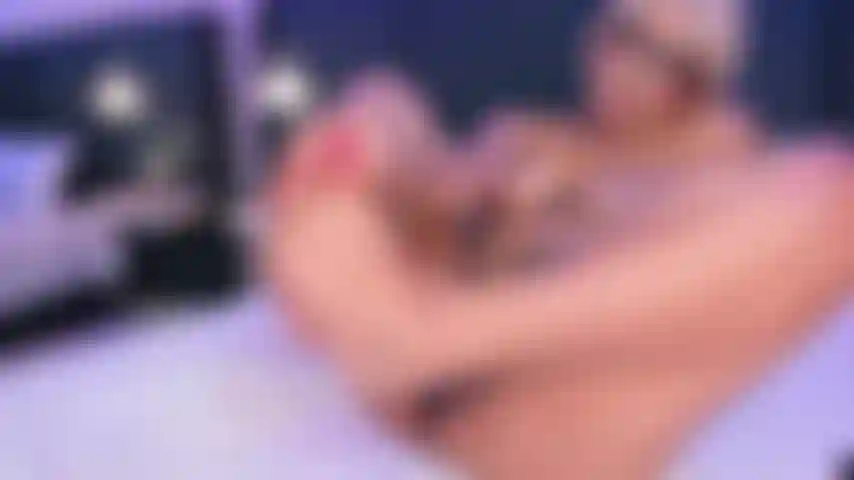 Jerk to my toes while i cum on my toy.