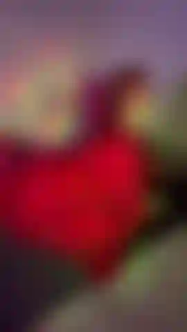 My round buttocks enjoy my fingers rubbing them, but my