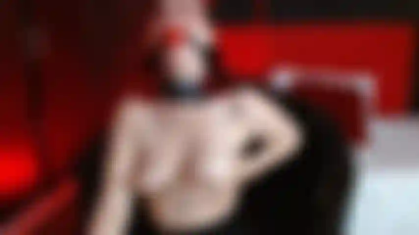 The candle takes my nipples to the limit between pleasure and pain.