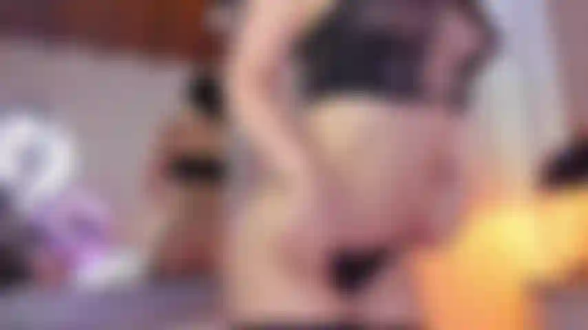 Cowgirl reverse in front of mirrow.