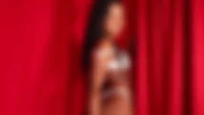 Let yourself be seduced by me