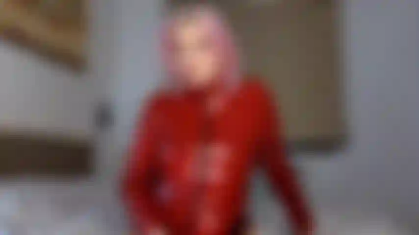 mm i love to play with my HUGE STRAPON! nad preetend how i fuck my slaves! Feel me!