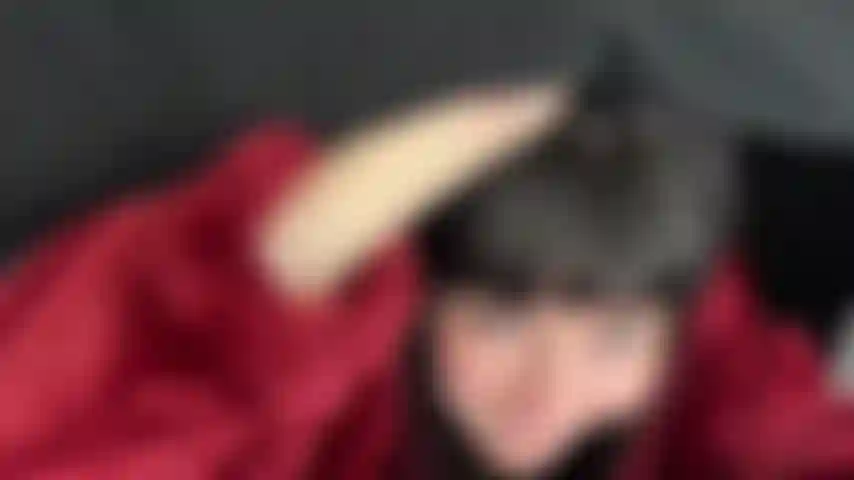 SLUTTY MILF SUCKS COCK UNDER TABLE-We're out on a date