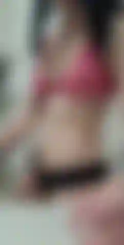 Shaking my ass in the bathroom before a show