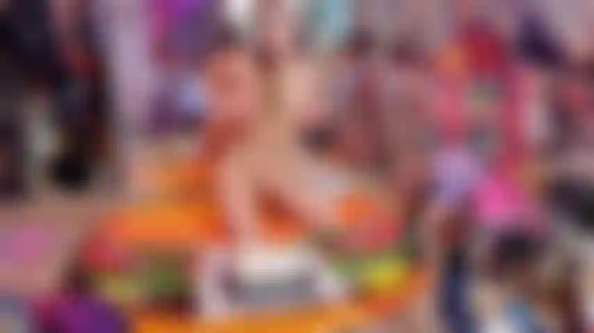 1st Ever Cake Sitting + Stomping