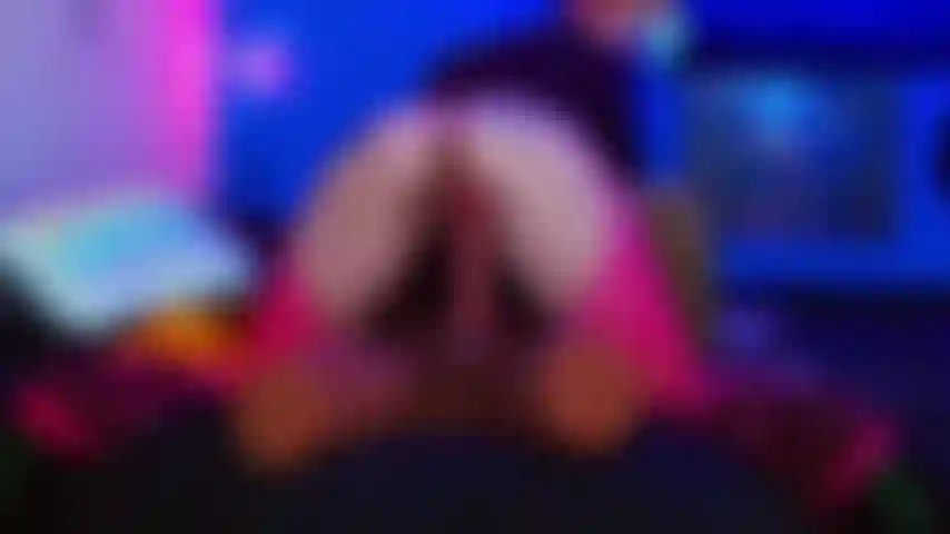 Watching porn riding torso no sound!