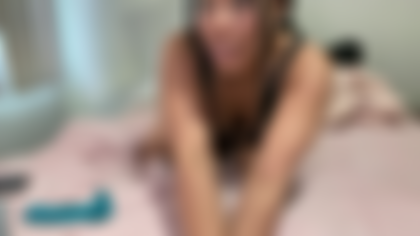 Using my dildo and vibrator to make me cum and make my pussy creamy.