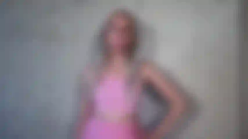 Femdom cameltoe in pink yoga shorts.