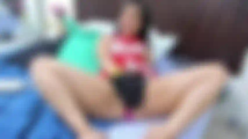 Cheerleader play with fingers