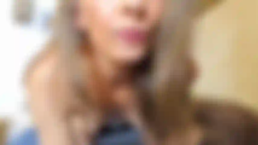 Robin - Big Yes - fun group session teasing my pussy, showing off my feet and more