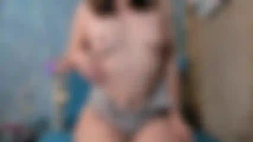 Robin - Pussy tease show off w/ candy the dildo fuck and pussy close up