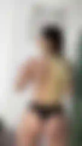 Shake ass in slow motion