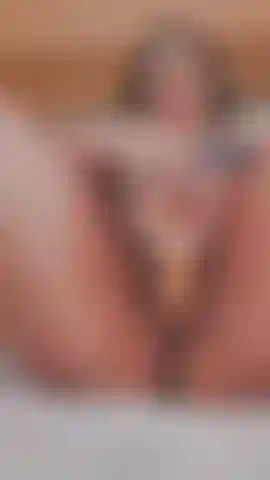 PHAT PUSSY CUMS ALL OVER THE FLOOR