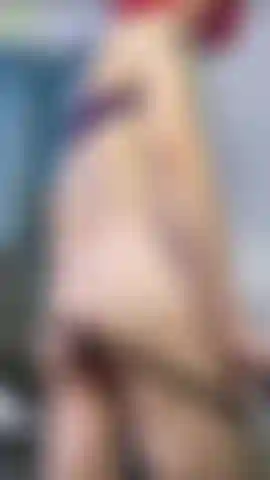 Lubing up and fucking my bussy closeup.