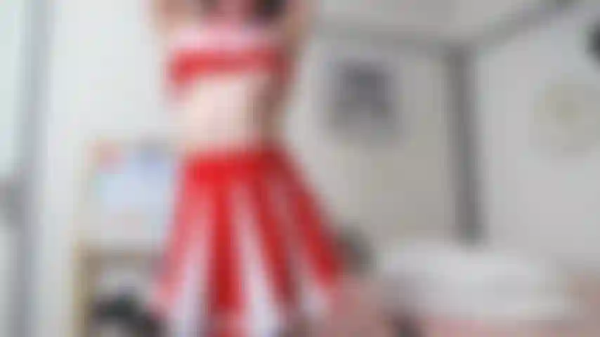 Cheerleader plays with wet pussy while sucking // recorded gold show