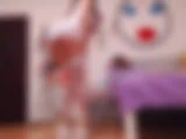 Worship my ass and long legs//All white outfit:*