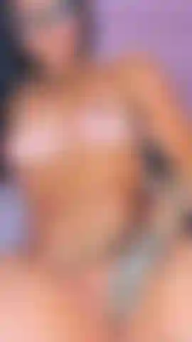 Hello cutie, suck my toes and worship every inch of me!