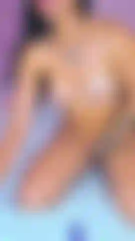 Wecolme to my room!! Would you like to make a hot roles game? Because I'm ready