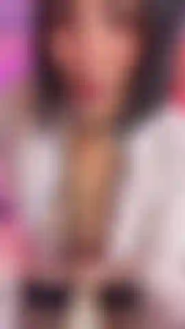 I'm online baby  come and pamper me.