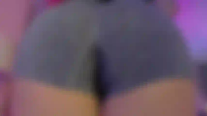 I left the gym and i started playing with a plug in my big ass.