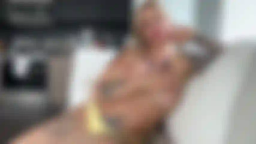 The HOTTEST guy I've ever seen on here... my reaction :o