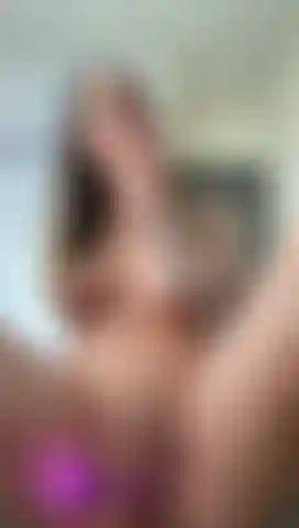 I like to taste the delicious cum from my pussy