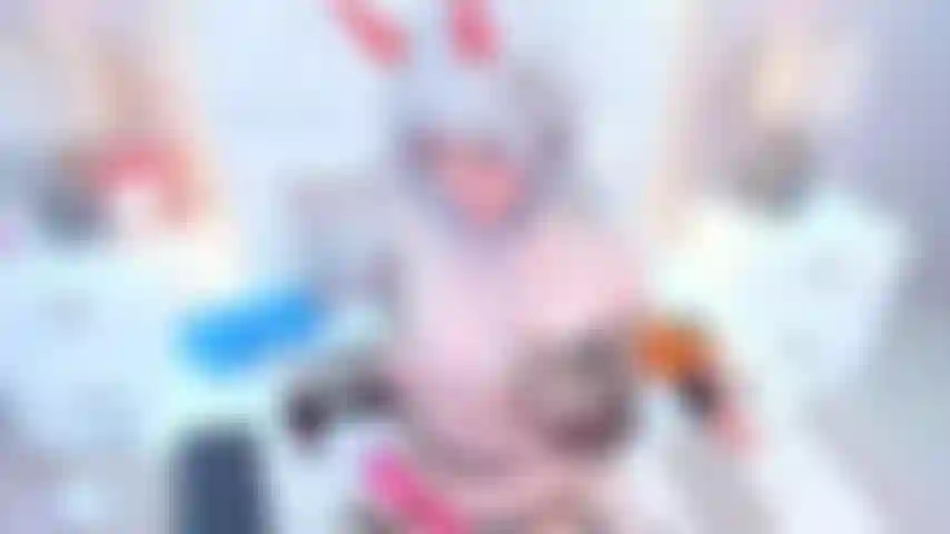 Come let's play with my tits