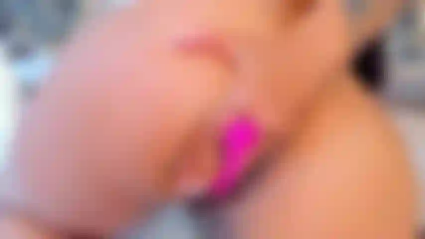 I love bending over and showing you my ass... Makes you lose control, doesnt it?