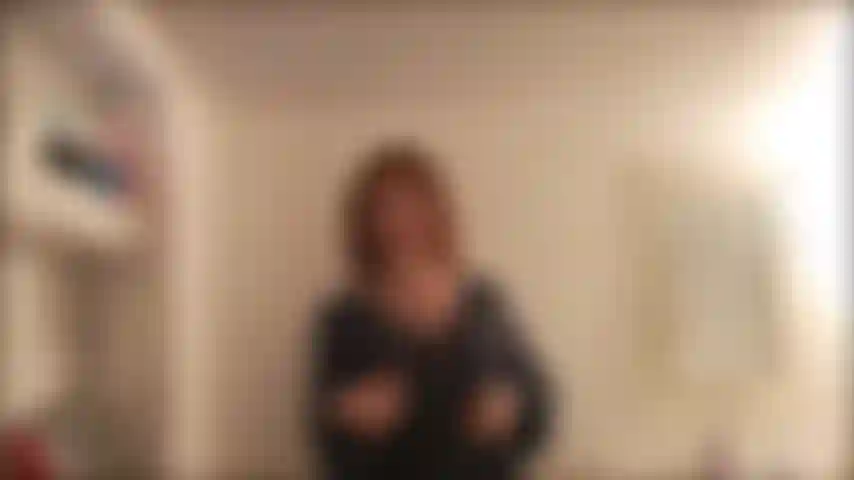 Housewife hungry for builder's BBC (you're the builder!)